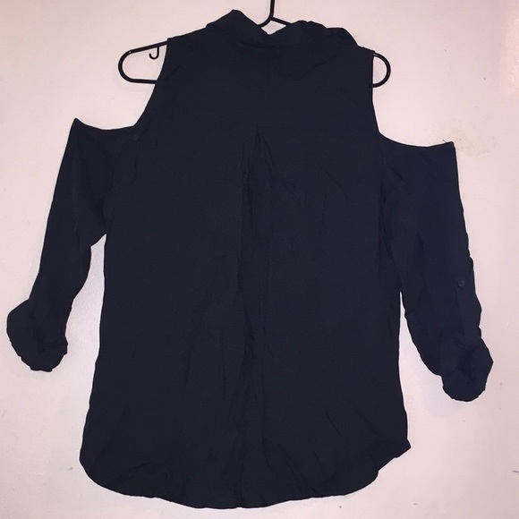 NY&C Medium Green Top, open shoulder👠👛👗 - Picture 9 of 9